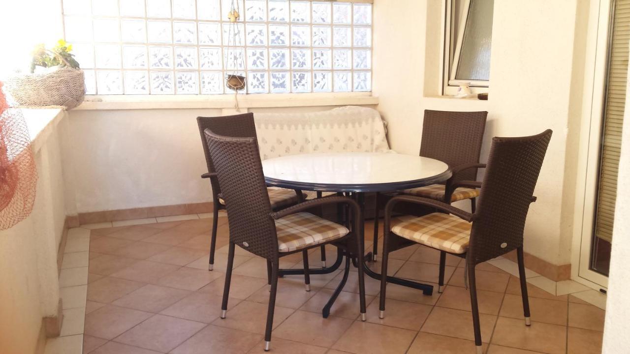 Apartments Sanda Tribunj Tribalj الغرفة الصورة
